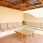 The 1Bdr Rustic Rooftop W Wow Outdoor Terrace